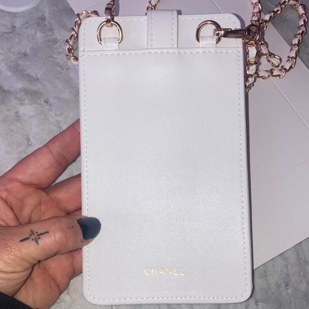 Chanel White and Gold Crossbody Bag - Picture 4 of 7